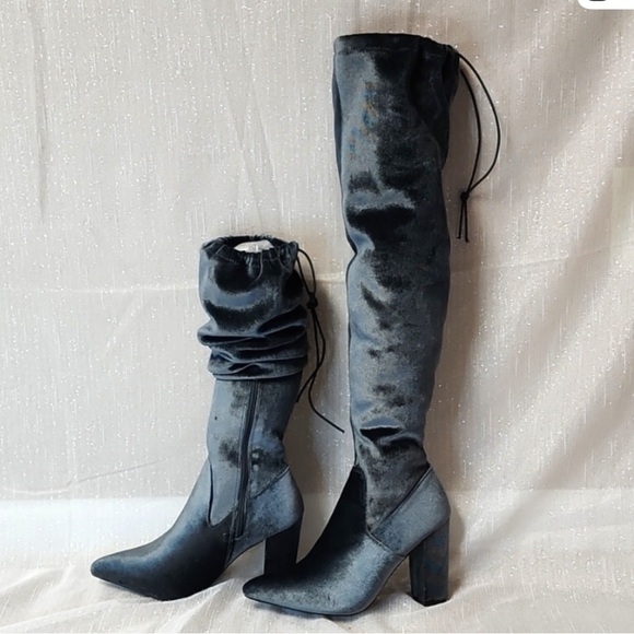 ☀️❄️Shoe Dazzle Silver Heeled Boots - Picture 2 of 4